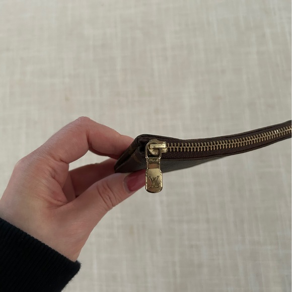 Louis Vuitton Key Pouch - Picture 4 of 6